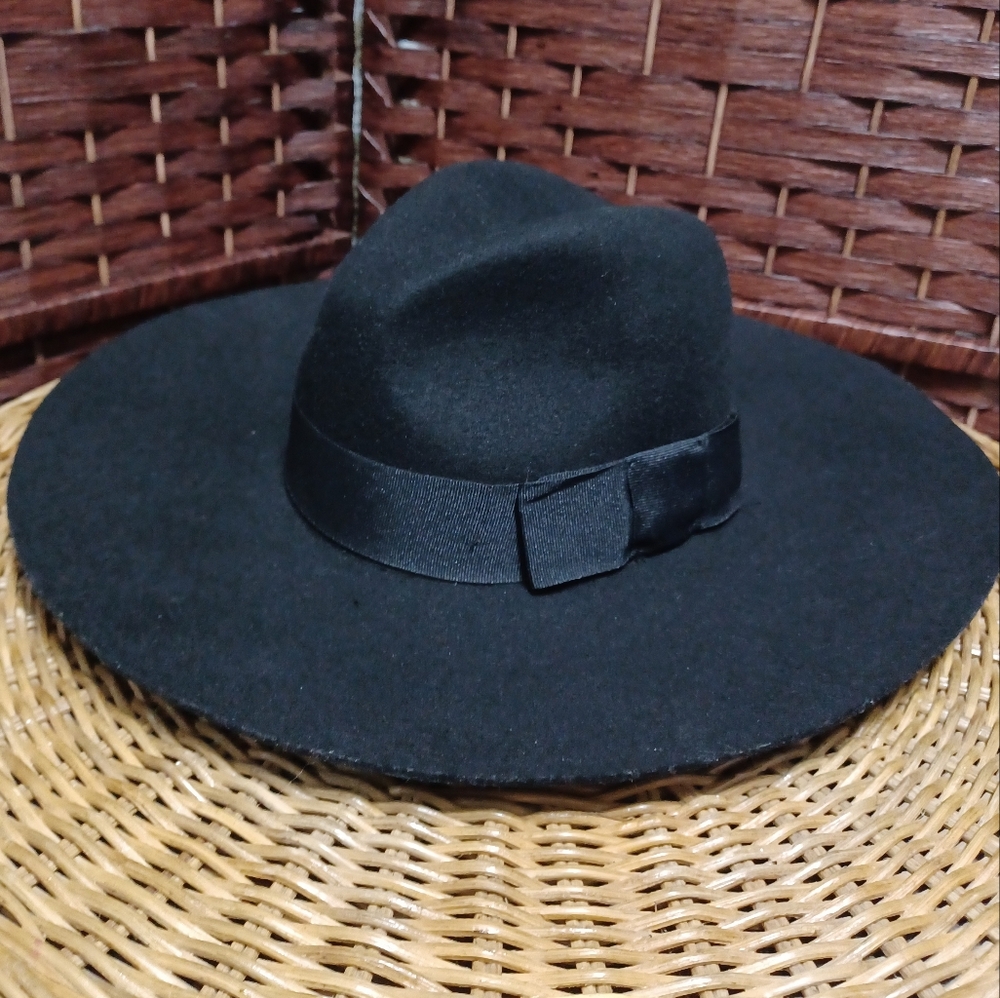 Classic Black Wide-Brim Fedora Hat